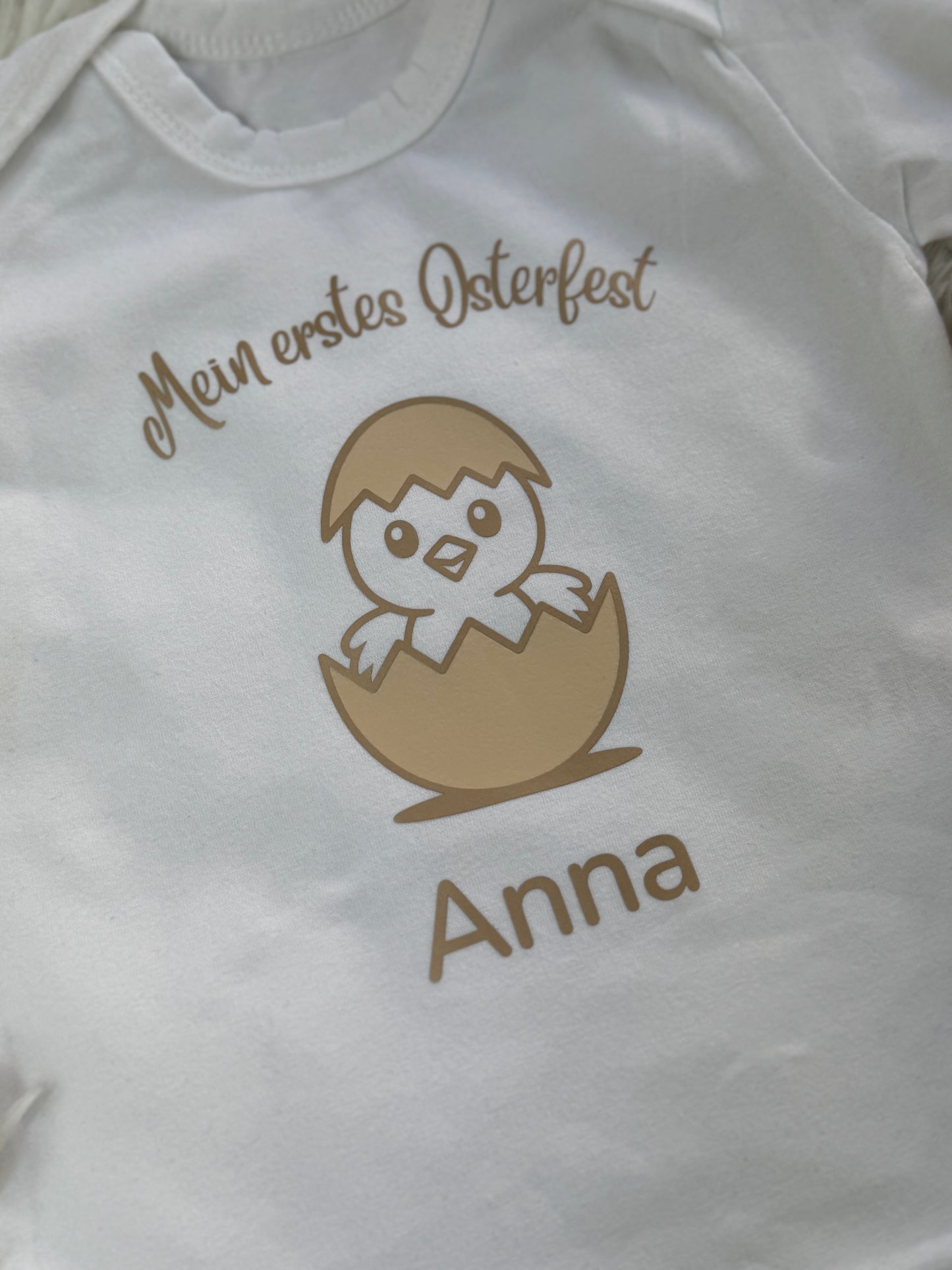 Personalisierter Baby Body Mein erstes Osterfest | Küken im Ei | mit Namen