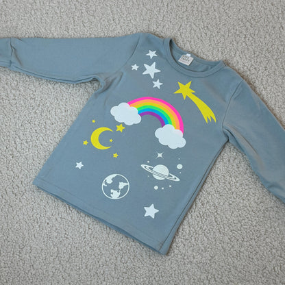 ✨Glow-in-the-Dark Schlafanzug Weltall & Regenbogen | Leuchtet im Dunkeln | 2-teiliges Set | Kinder Pyjama🌃🚀