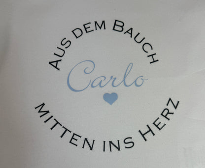 Baby-Body weiß „Aus dem Bauch mitten ins Herz" | personalisiert & handgeplottet