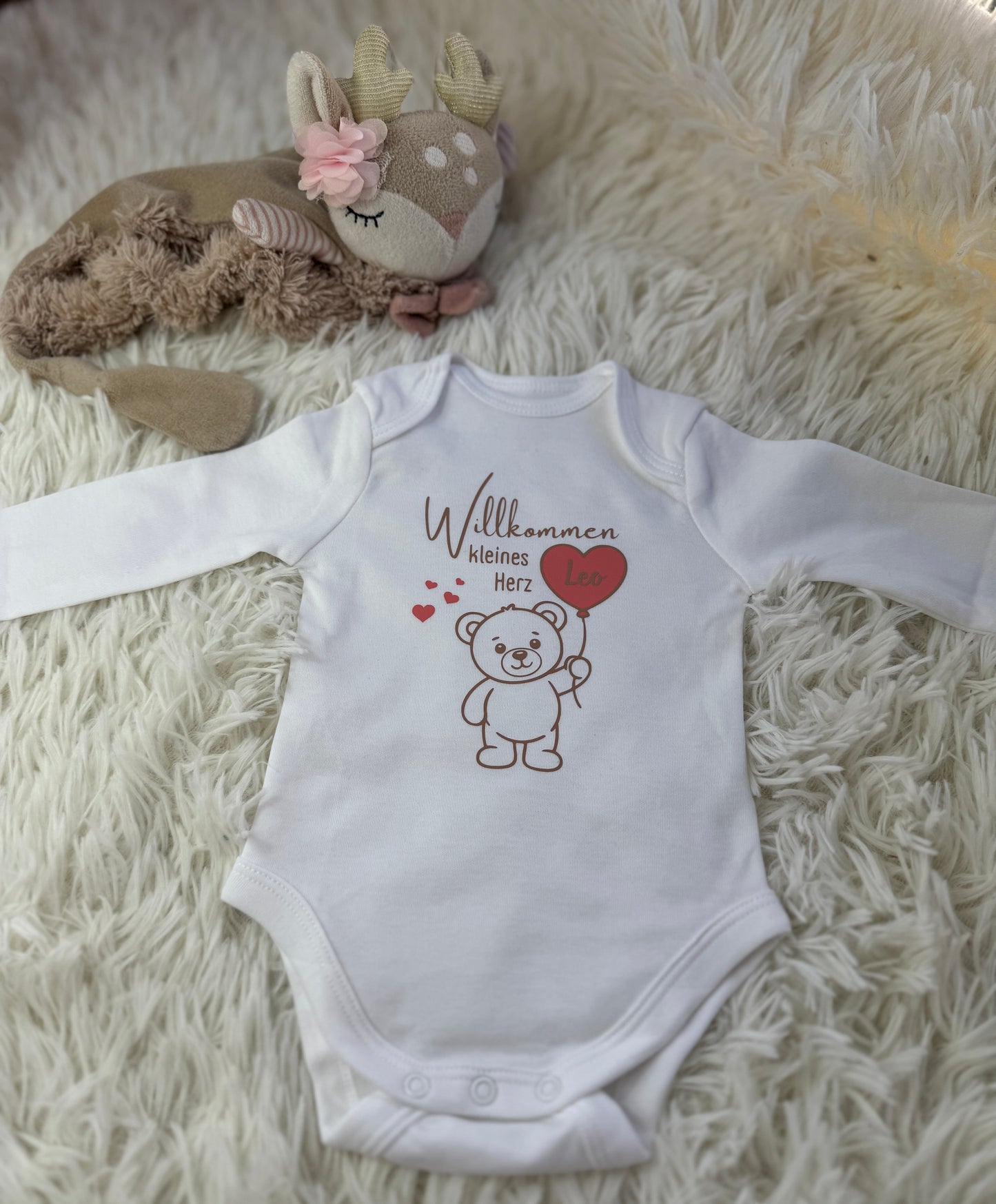 Baby Body – „Willkommen kleines Herz“ | personalisiert & handgeplottet