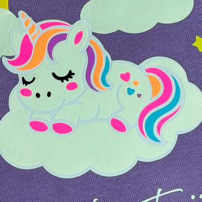 ✨ Glow-in-the-Dark Schlafanzug Magische Träume – Einhorn auf Wolke | 2-teiliges Set | Leuchtet im Dunkeln | Kinder Pyjama 💜🌈☁️🦄