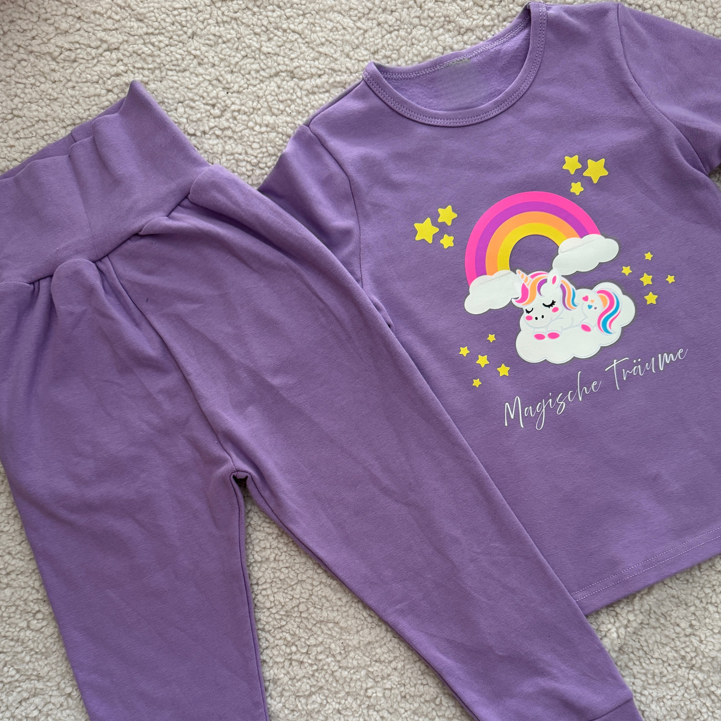 ✨ Glow-in-the-Dark Schlafanzug Magische Träume – Einhorn auf Wolke | 2-teiliges Set | Leuchtet im Dunkeln | Kinder Pyjama 💜🌈☁️🦄