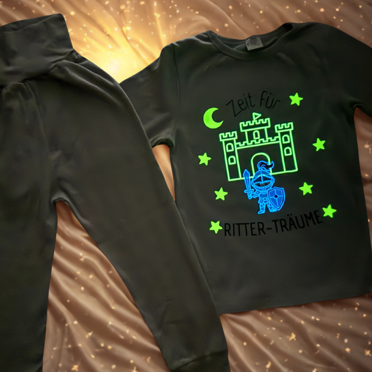 ✨ Glow-in-the-Dark Schlafanzug Ritter-Träume | Leuchtet im Dunkeln | 2-teiliges Set | Kinder Pyjama 💚⚔️🌙
